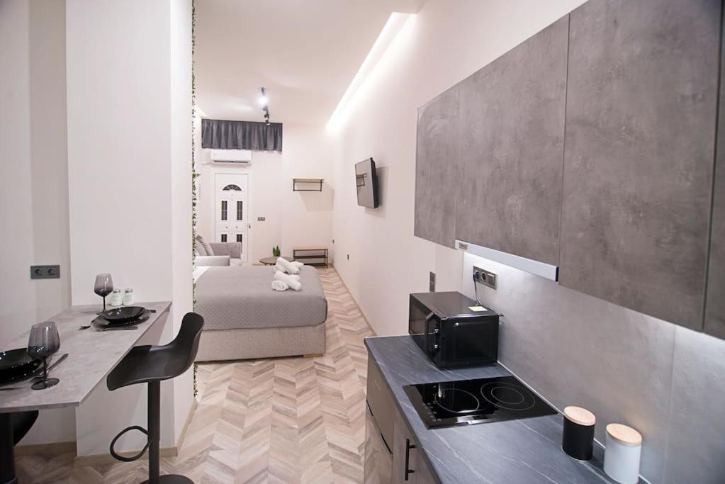 Joy'S Modern-Chic Home Kalamata Exterior photo